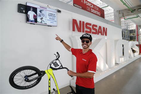 Renato Rezende atleta brasileño del Equipo Nissan 2 0 visita el