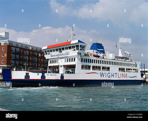 Dh Old Portsmouth Portsmouth Hampshire Wightlink Ferry Boat St Cecilia Alongside Quay Portsmouth