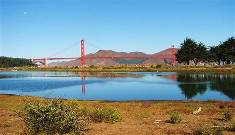 Golden_Gate_Bridge_Crissy_field_marsh_wikimedia_CC