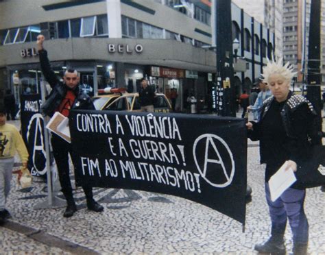 Del Punk A La Solidaridad Indígena Cuatro Décadas De Anarquismo En