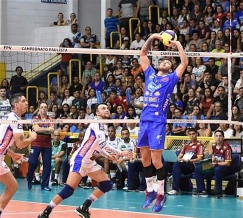 Vôlei Renata bate o Taubaté no tie break e faz 1 a 0 no playoff final