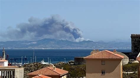 Un Incendio En Marruecos Provoca Una Gran Columna De Humo Visible Desde