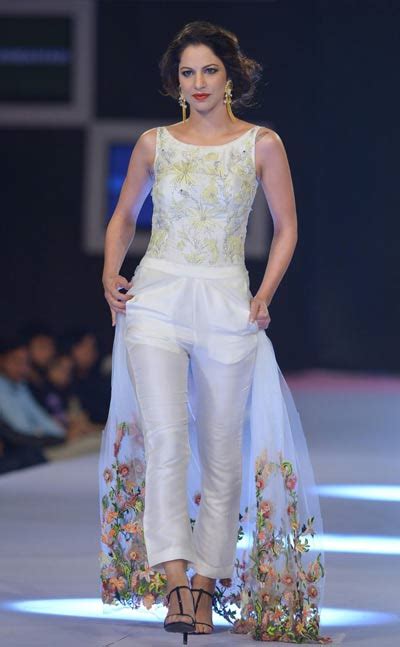 Lahore Fashion Week: Walk for Rizwan Beyg - Lifestyle - Emirates24|7