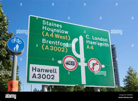 Road sign direction uk hi-res stock photography and images - Alamy