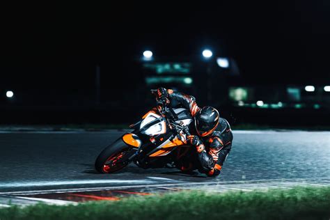 Ktm Super Duke R En Evo De Evolutie Van The Beast Maxxmoto