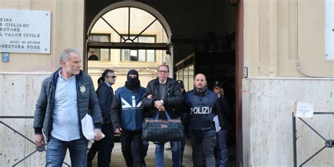 Tracce E Pizzini Di Messina Denaro Blitz Con Arresti Mafia