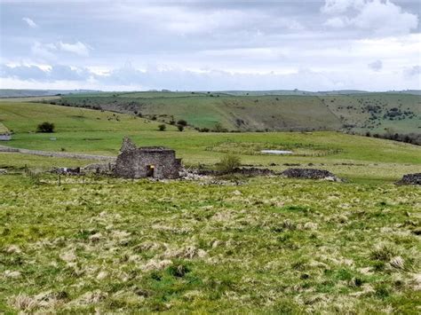 Ruined Barn And Pond At Middle Hay Ian Calderwood Cc By Sa