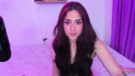 Pretty Face Hot Teen Babe Solo Webcam Flirting