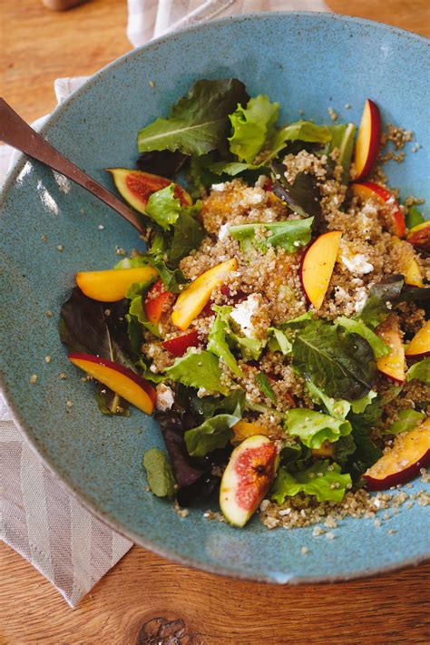 Sch Ner Salat Mit Nektarinen Quinoa Feta Inspiration F R D Ein