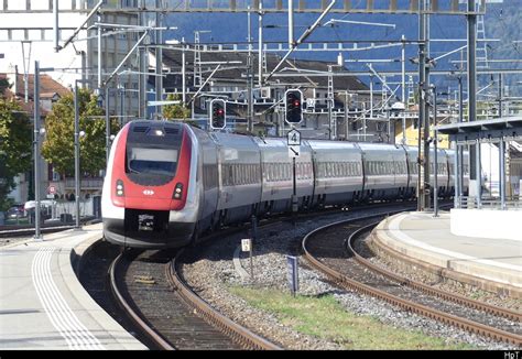 Sbb Icn Rabe Bei Der Einfahrt Im Bhf Yverdon Am