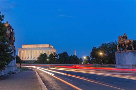 Lincoln Memorial at night. 3153073 Stock Photo at Vecteezy