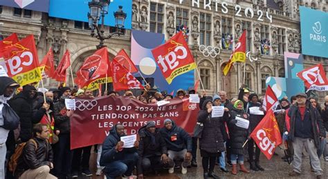 Les Agents De La Ville De Paris Manifestent Pour De Meilleurs Salaires