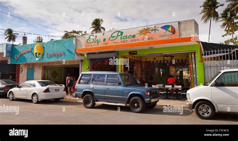 LUQUILLO, PUERTO RICO - Kiosk restaurants with typical fried snack foods Stock Photo - Alamy