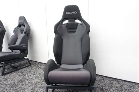目指したのはレカロを超えるRECARO！待望の新商品「SR-S」&「SR-C」は、見た目も座り心地もワンランク上の仕上がりになってました