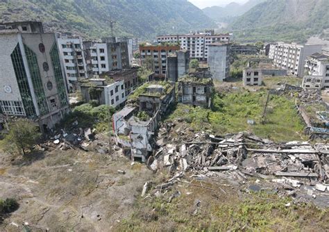 汶川地震15周年，多图直击北川新县城的重生与成长，地震留下的残垣断壁依然可见财经头条