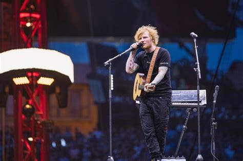 Review In Tampa Ed Sheeran Stages Fiery Mathematical Career