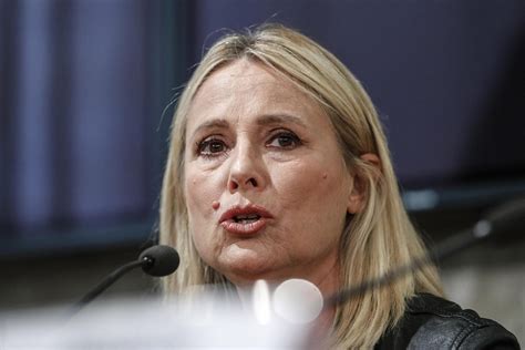 «Chi l'ha visto?», il saluto di Federica Sciarelli preoccupa i fan. Ma