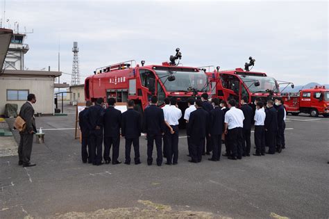 自衛隊長崎地方協力本部 On Twitter 本日、海自第22航空群 の支援を得て、鶴洋高校 の水産科1年生に対し、 職場見学 を