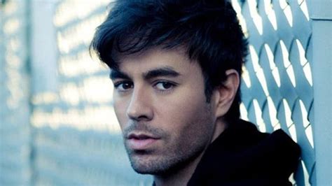 Enrique Iglesias Anuncia Nova Can O El Ba O E Libera Pr Via Do Clipe