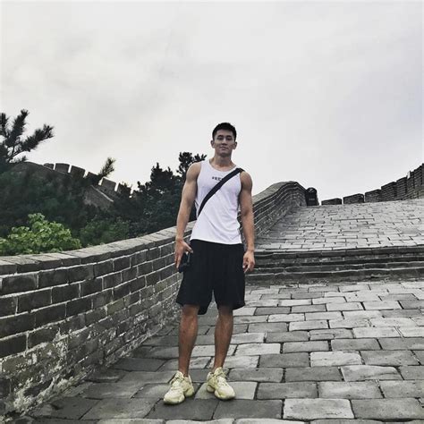 HLV hot nhất MXH Trung Quốc Điển trai cao m thân hình khiến các cô gái xịt máu mũi