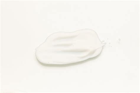 Солнцезащитные экраны для лица с SPF 50: Clarins, Oriflame, Kenzo ...
