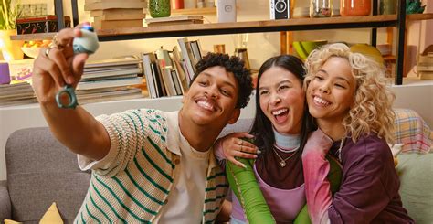 Fujifilm представила очень маленькую камеру Instax Pal с фотопринтером ...