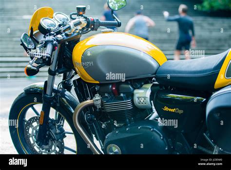 Twin Triumph Hi Res Stock Photography And Images Alamy