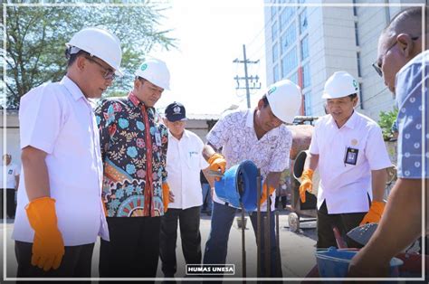 Rektor Letakkan Batu Pertama Pembangunan Gedung Food Court Dan