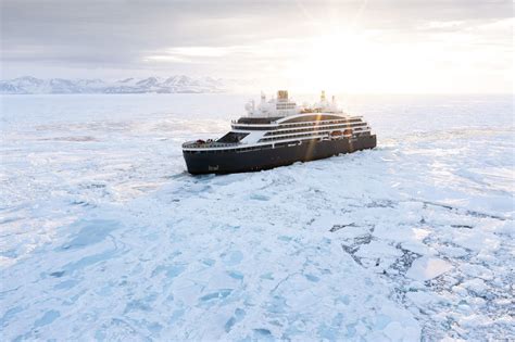 Luxury Icebreaker Cruises on Le Commandant Charcot (Top 10)