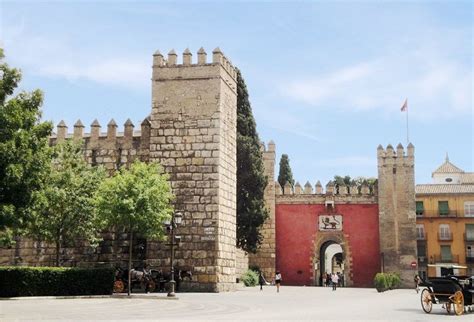 Las Puertas Del Alcázar De Sevilla La Puerta Del León Y Puertas Antiguas