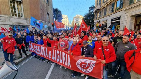 Sciopero Generale A Genova Corteo Per Le Vie Del Centro Cori E