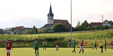 Kombinierter Geh Und Radweg Entlang Der Staatsstra E