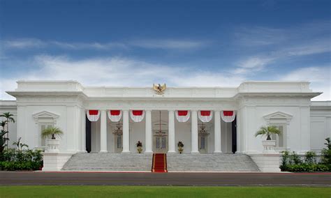 Menikmati Kemegahan Istana Kepresidenan Mimbar Rakyat