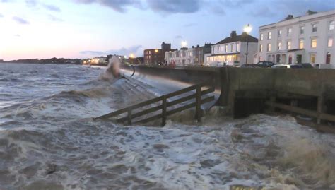 Flood Alert issued by Environment Agency for Somerset coastline due to high tides