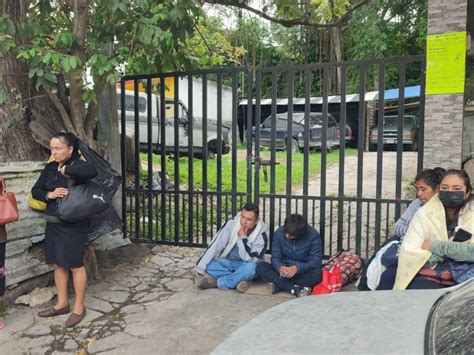 Familiares De Pacientes Del Hospital Civil Sin Lugar Para Resguardarse