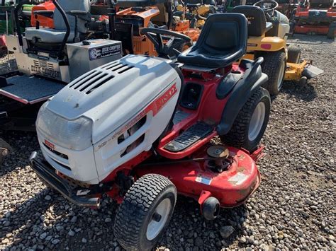 54IN HUSKEE SUPREME GT RIDING LAWN TRACTOR WITH 24 HP BRIGGS ENGINE