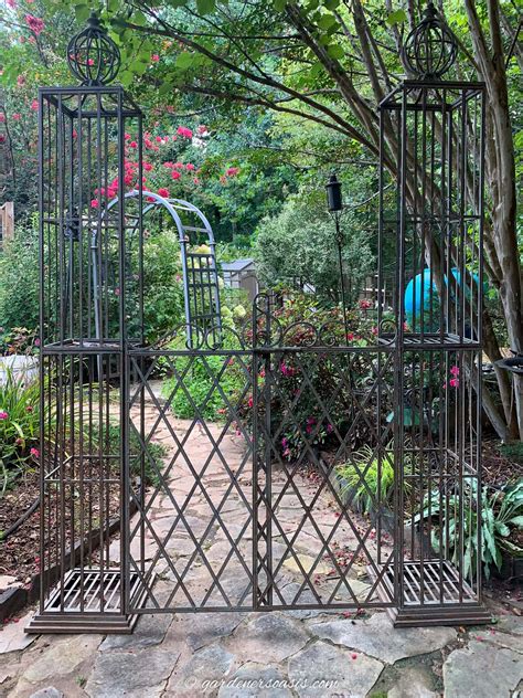 12 Creative Garden Gate Ideas