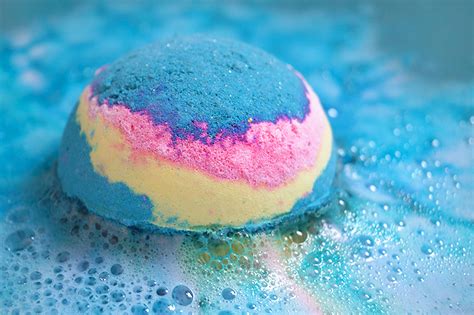 Review Lush Intergalactic Bath Bomb Oh My