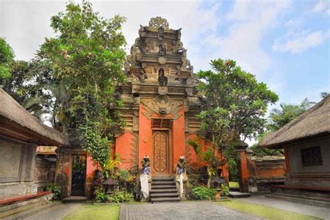 Visit Ubud Palace - Bali Fun Trip