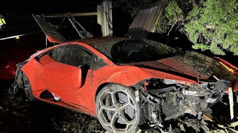 Un Nen De Anys Agafa El Lamborghini Del Seu Pare Per Impressionar Un