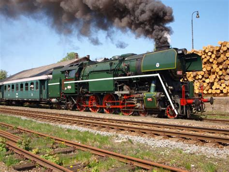 Solve Steam Locomotive Jigsaw Puzzle Online With 48 Pieces