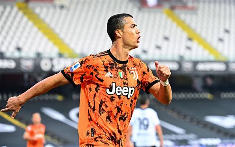 Serie A Ronaldo Mit Doppelpack F R Juve Nach Corona Infektion Zlatan