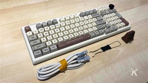 Epomaker Rt Mechanical Keyboard Retro Meets Modern Knowtechie