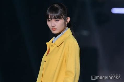 櫻坂46山崎天、異彩オーラで柄物融合スタイル着こなす＜tgc 2022 A／w＞ モデルプレス