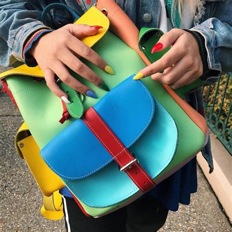 Grafea backpack #Grafea #时尚 #复古 #英伦包 #双肩包 #手工 | Leather, Backpacks ...