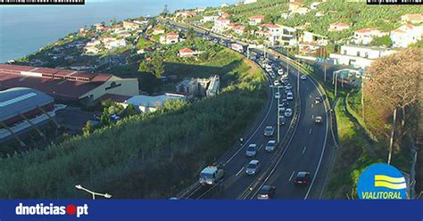 Acidente congestiona trânsito na Via Rápida sentido Ribeira Brava