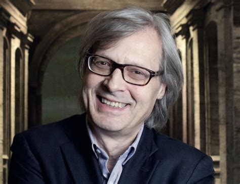 Vittorio Sgarbi A Pietrasanta Con La Vita Di Michelangelo Corriere