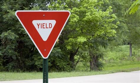 What S Yield Sign Meaning Shape Color Symbol And History