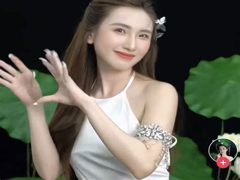 Người đẹp hot nhất TikTok mùa Tết với 55 triệu lượt thích 3 triệu người theo dõi VN Zoom