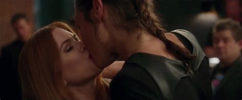 Lesbian Scenes Gal Gadot And Isla Fisher In Keeping Up With The Joneses Porn Video